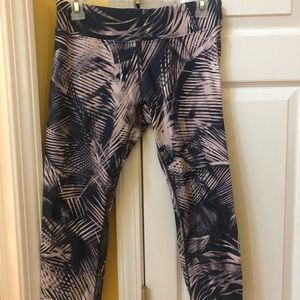 Calvin Klein Size Medium workout Pants. Capri.
